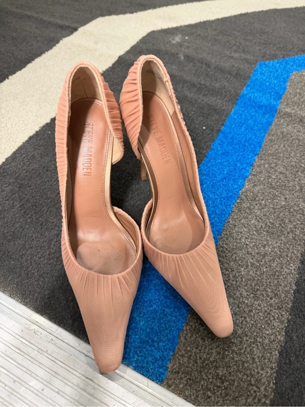 Women’s nude Pointed-Toe Stiletto Pumps